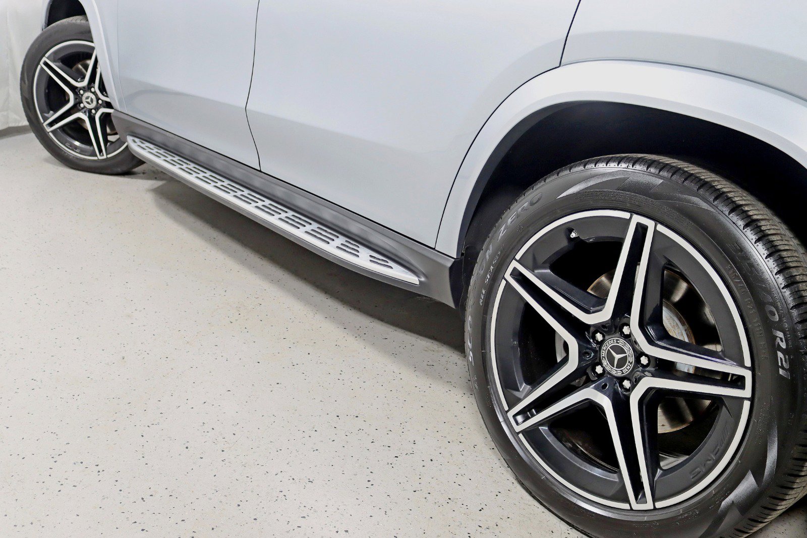 Used 2022 Mercedes-Benz GLS 450 4MATIC w/ AMG Line Exterior image 12