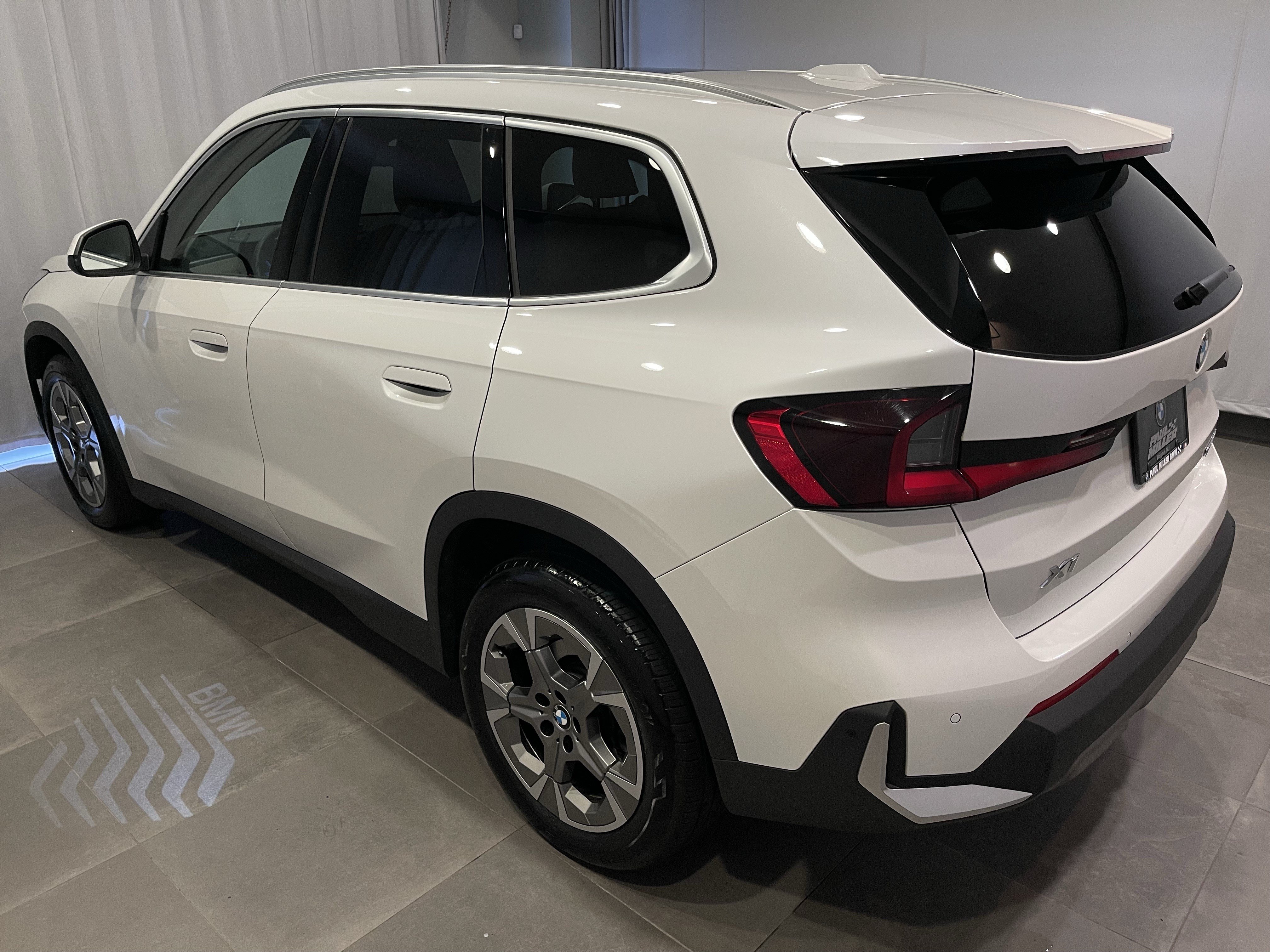 Certified 2023 BMW X1 xDrive28i w/ Convenience Package AWD/4WD image 4