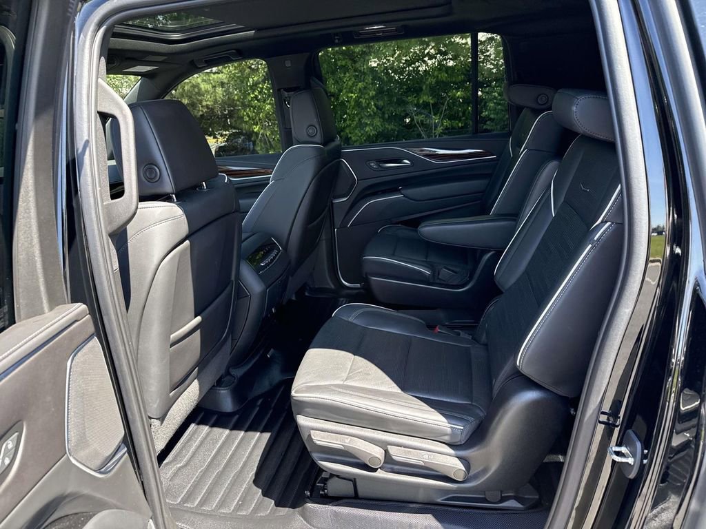 Used 2023 Cadillac Escalade ESV Premium Luxury AWD/4WD image 10
