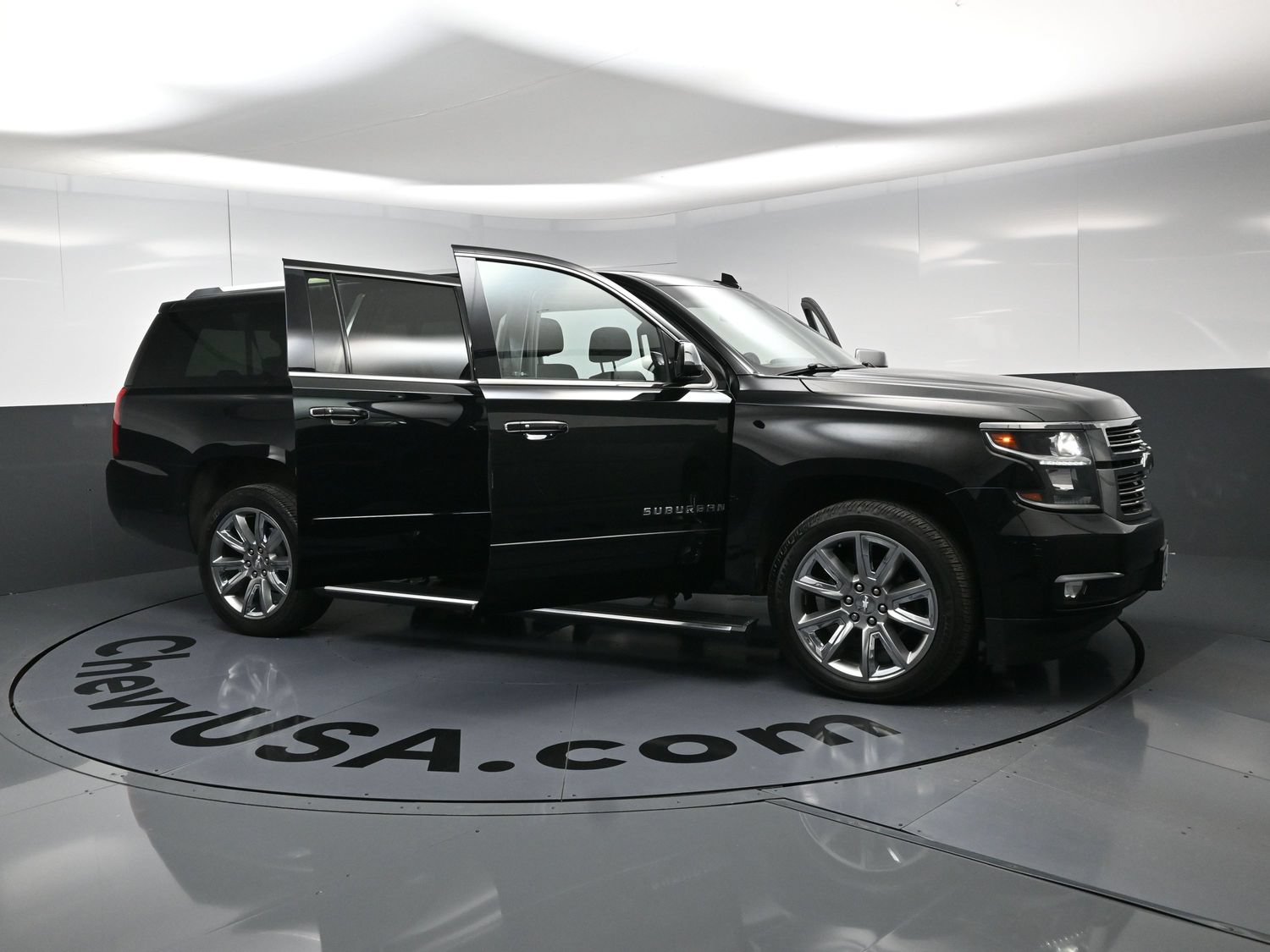 Used 2017 Chevrolet Suburban Premier AWD/4WD image 25