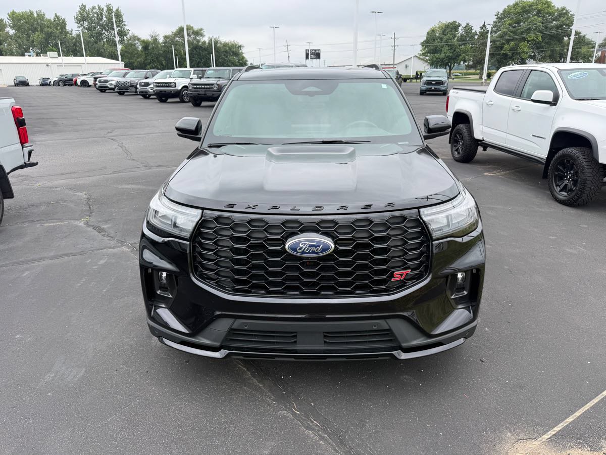 Used 2025 Ford Explorer ST w/ Sun And Sound Package AWD/4WD image 2