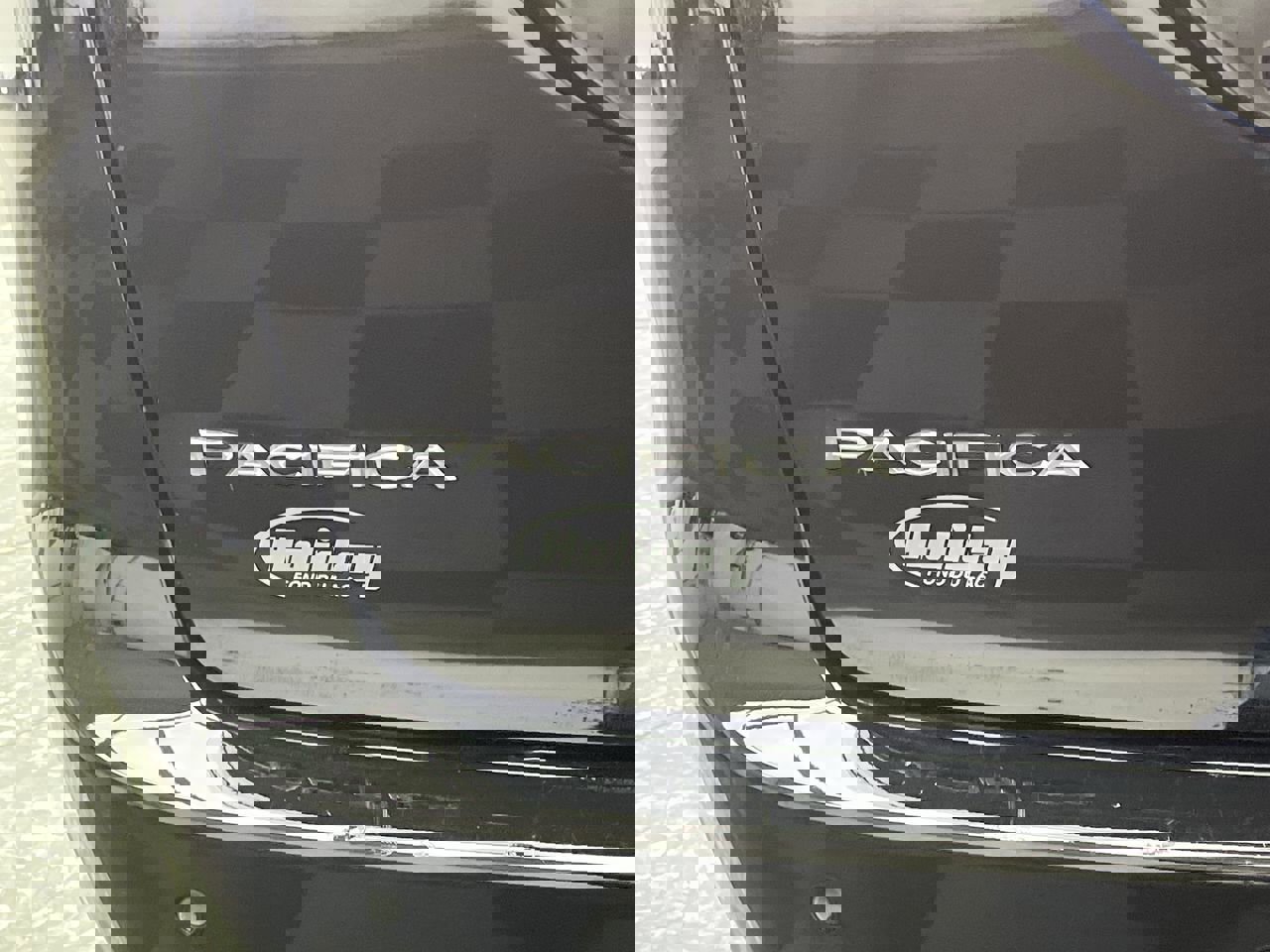 Used 2024 Chrysler Pacifica Touring-L image 31