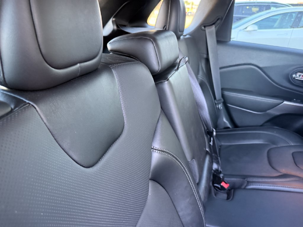 Used 2022 Jeep Cherokee Latitude Lux FWD image 4