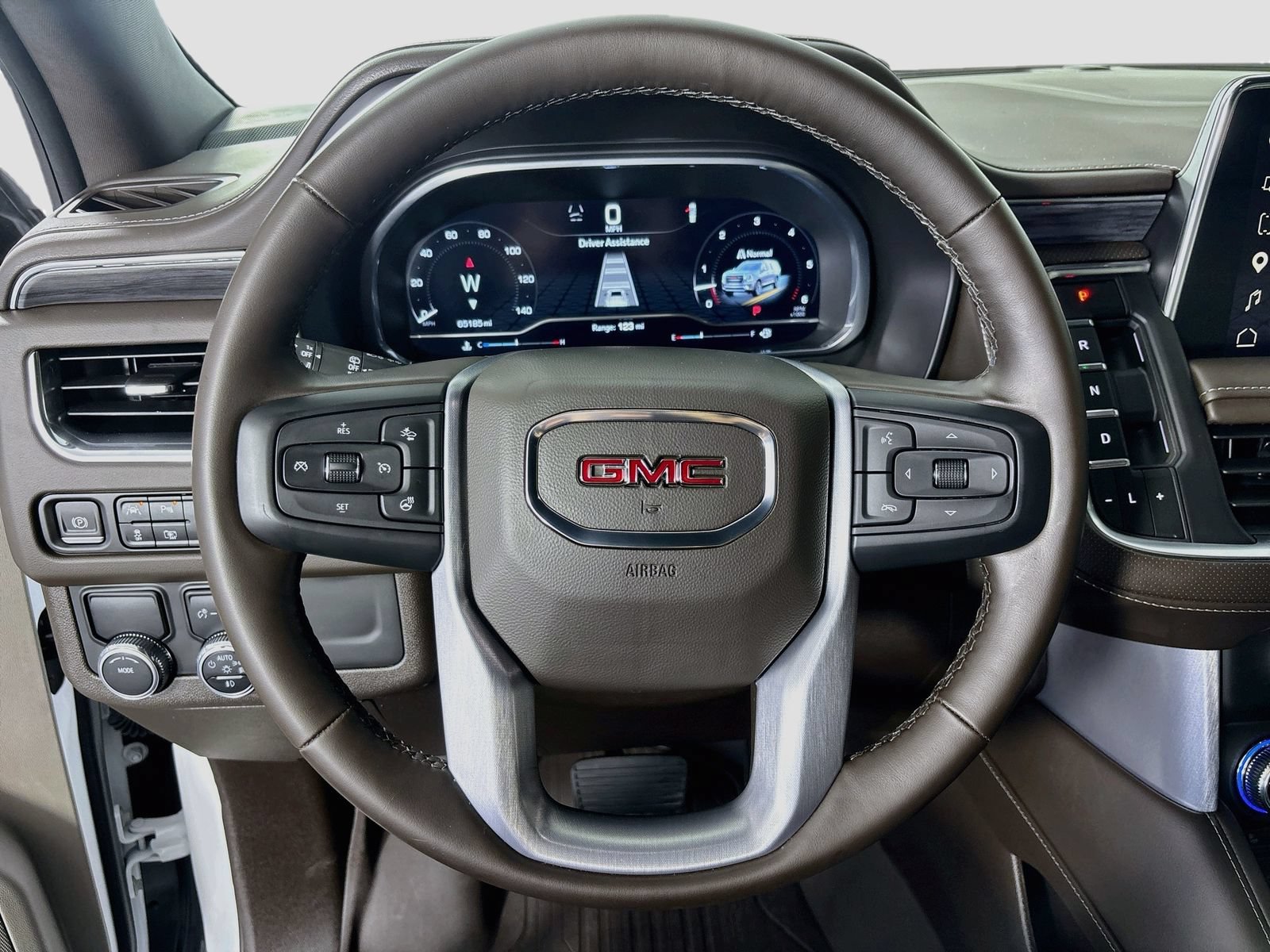 Used 2023 GMC Yukon SLT w/ SLT Luxury Package RWD image 11