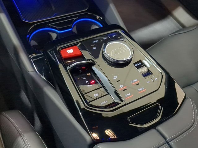 Used 2025 BMW M5 image 13