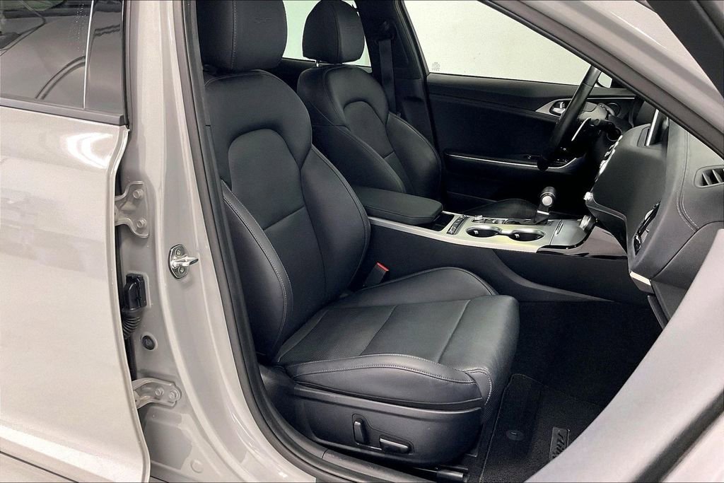 Used 2019 Kia Stinger GT1 RWD image 8