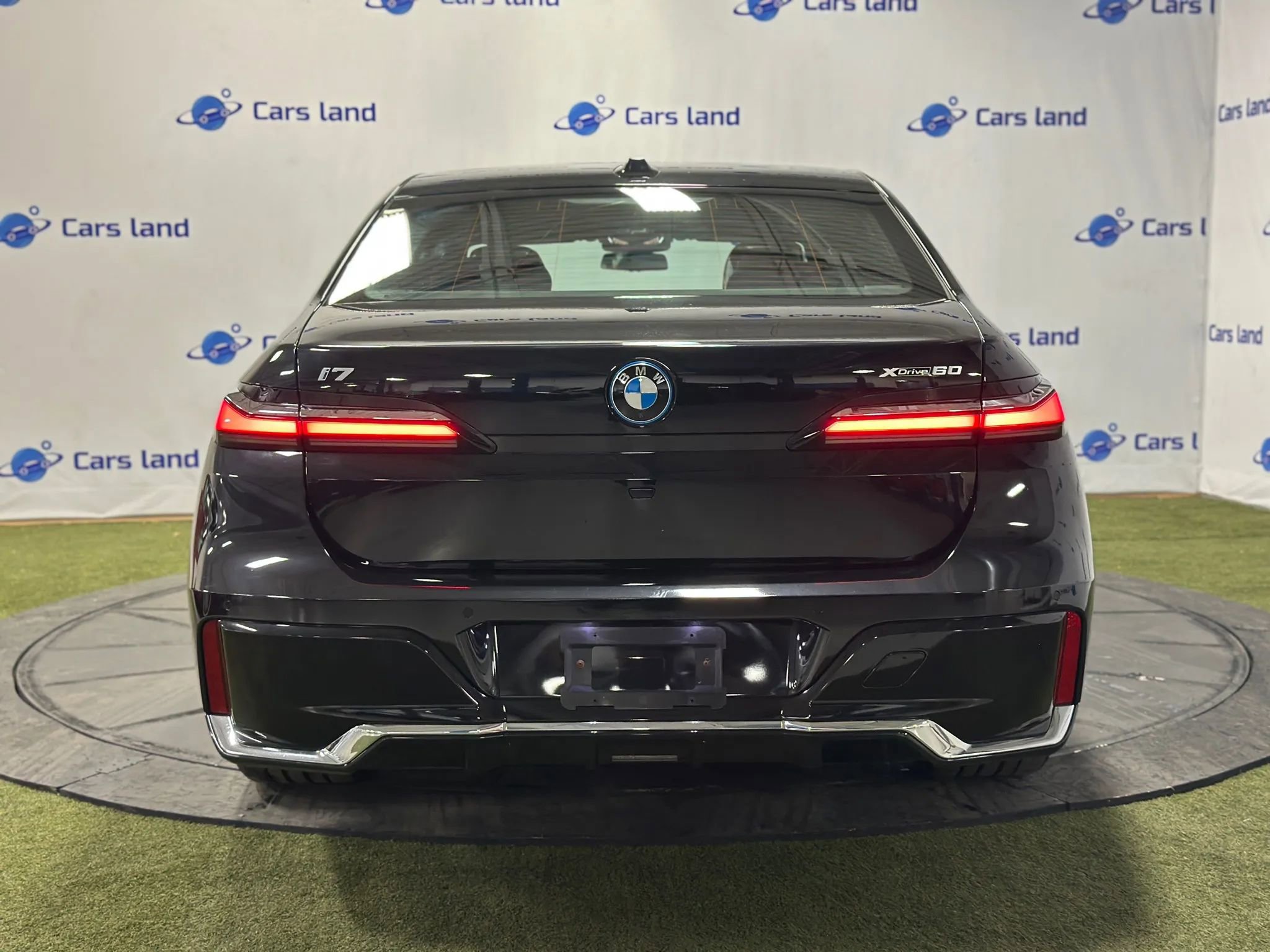 Used 2024 BMW i7 xDrive60 AWD/4WD image 5
