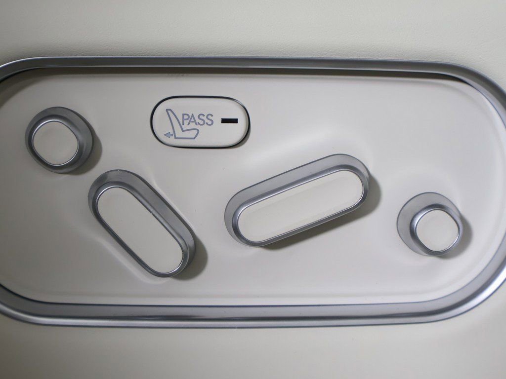 Used 2025 Genesis G90 3.5T image 47