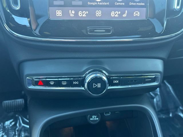 Certified 2025 Volvo XC40 B5 Plus AWD/4WD image 26
