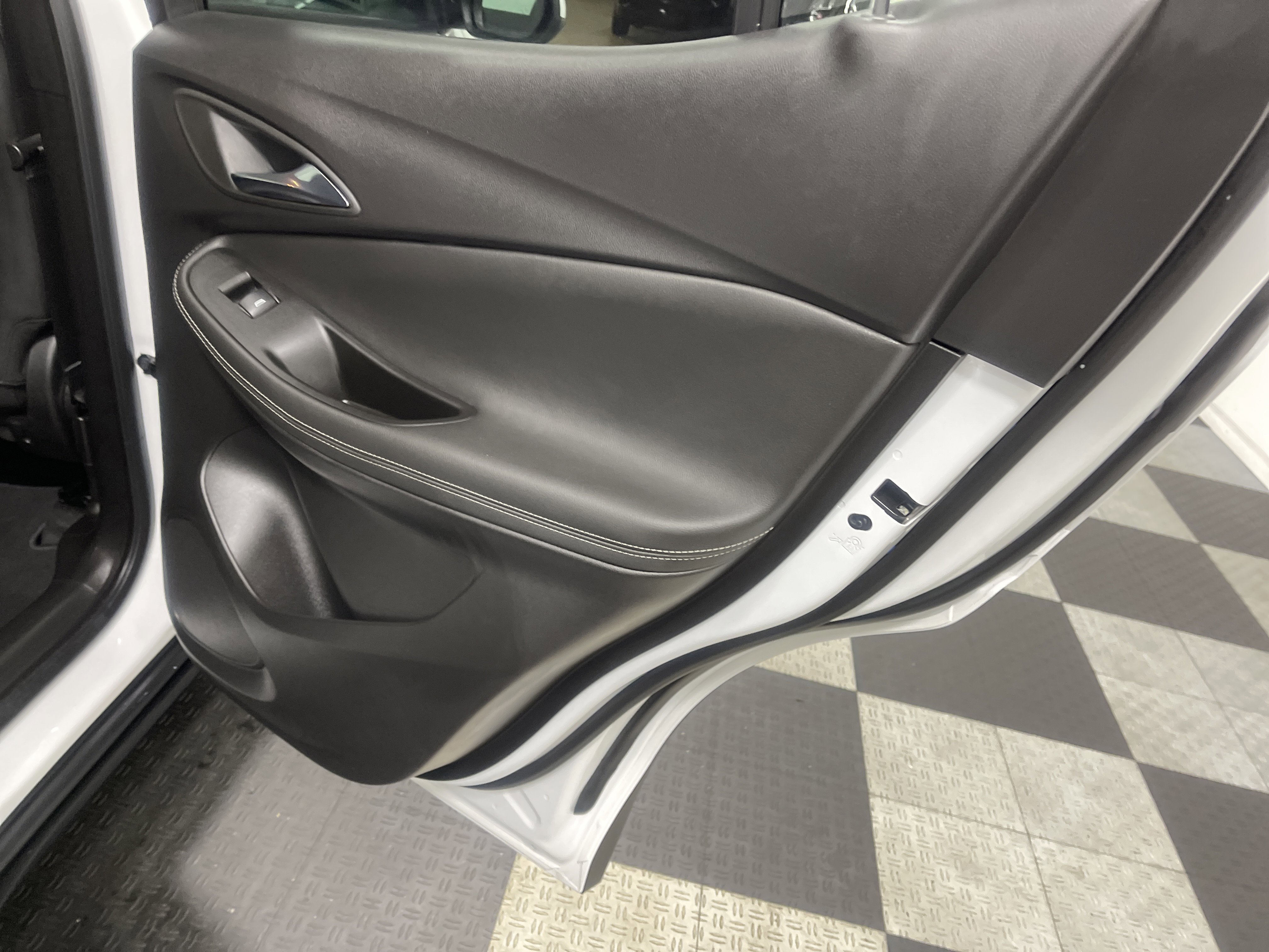 Used 2023 Buick Encore GX Preferred w/ Cold Weather Comfort Package FWD image 19