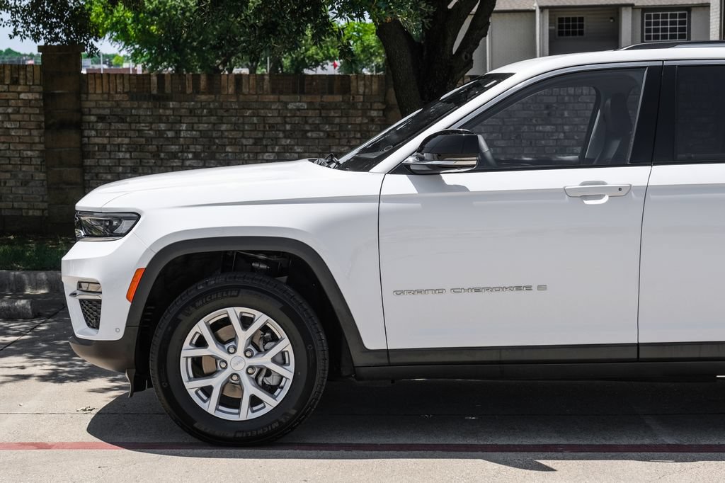 Used 2023 Jeep Grand Cherokee Limited w/ Luxury Tech Group II AWD/4WD image 21