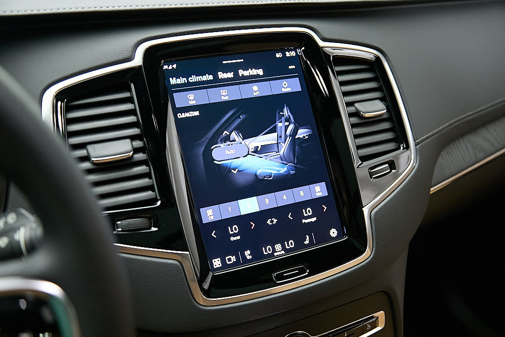 Certified 2024 Volvo XC90 T8 Ultimate w/ Protection Package Premier AWD/4WD image 18