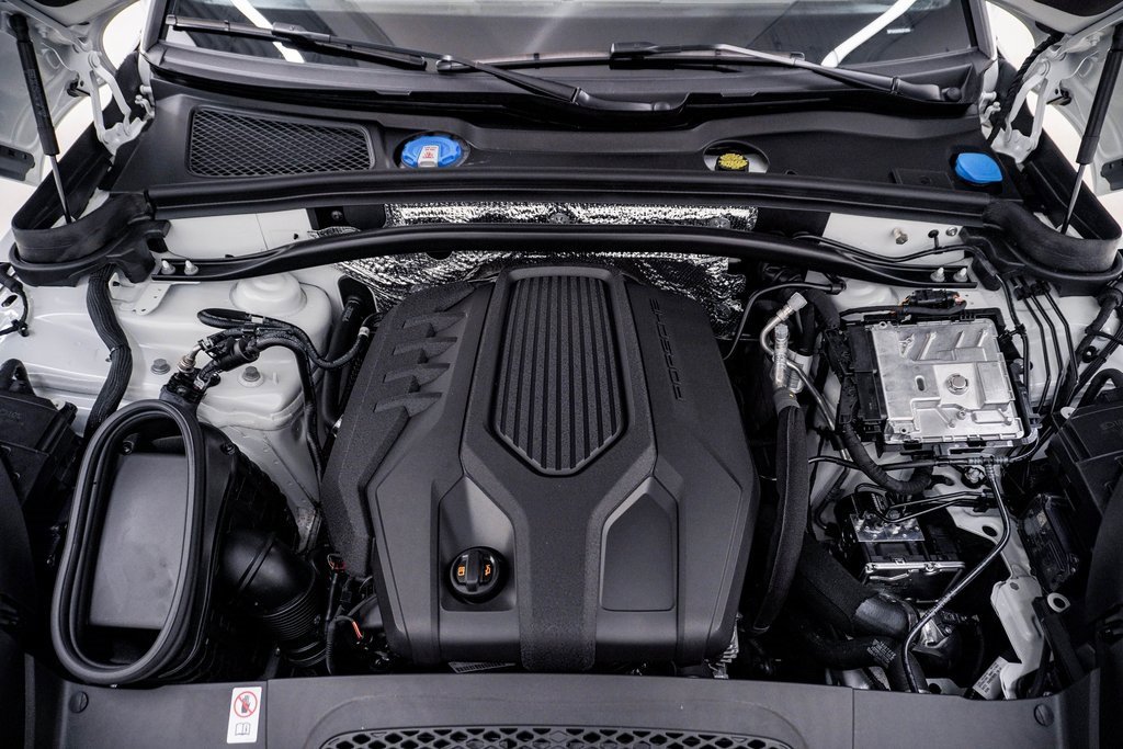 Certified 2025 Porsche Macan image 29