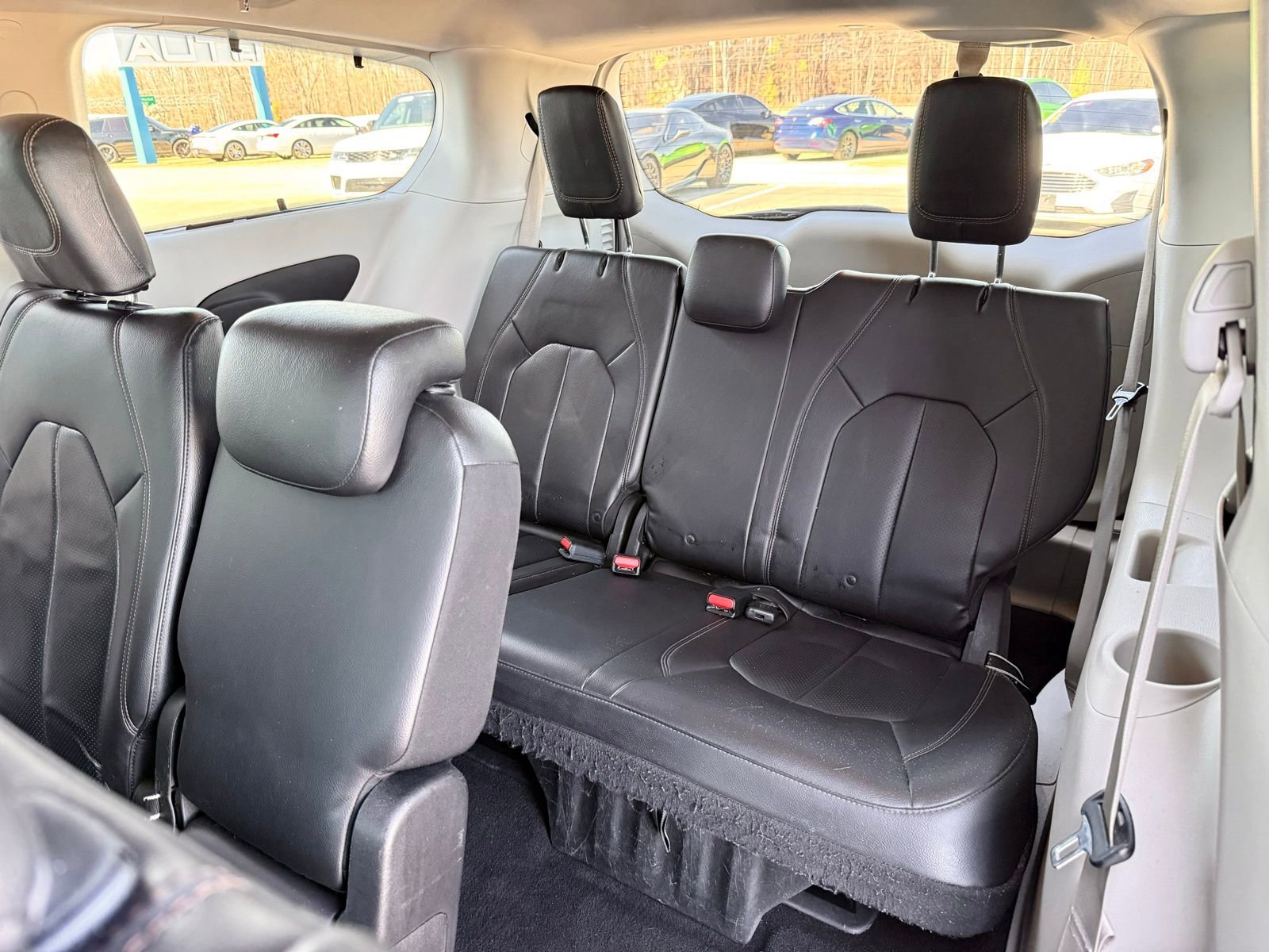 Used 2018 Chrysler Pacifica Touring-L image 18