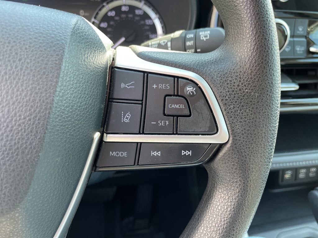 Used 2023 Toyota Highlander L image 28