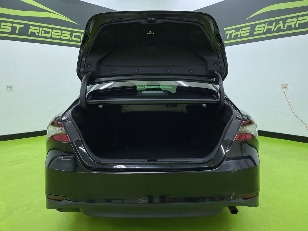 Used 2022 Toyota Camry LE image 9