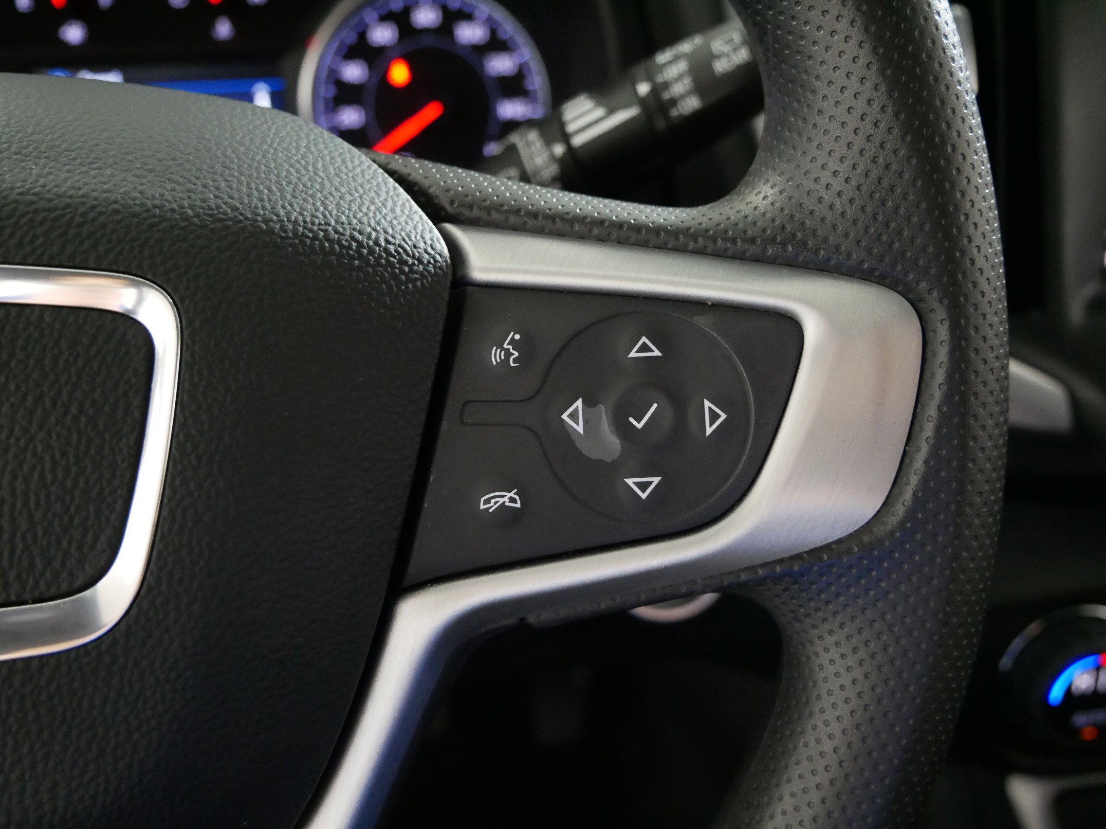 Used 2023 GMC Terrain SLE w/ Driver Convenience Package image 28