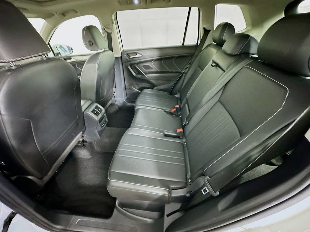 Used 2023 Volkswagen Tiguan SE w/ Panoramic Sunroof Package image 32