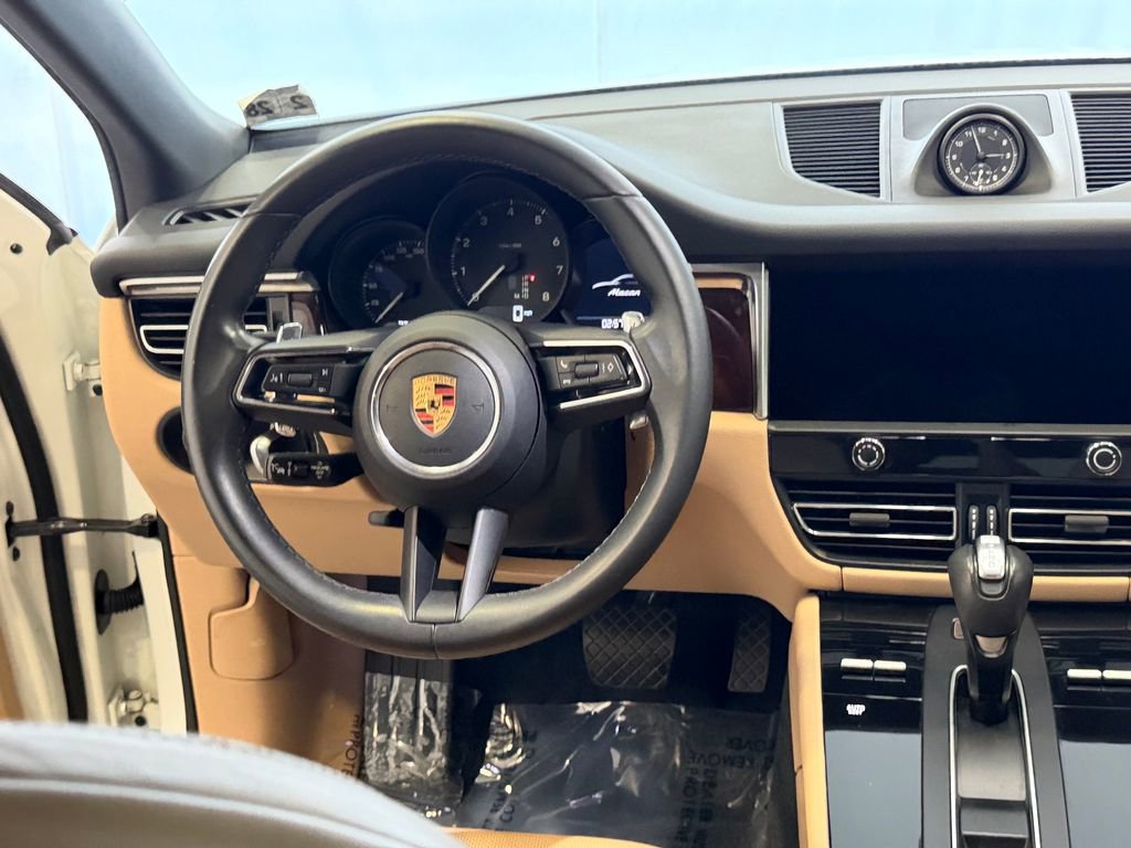 Certified 2023 Porsche Macan AWD/4WD image 20