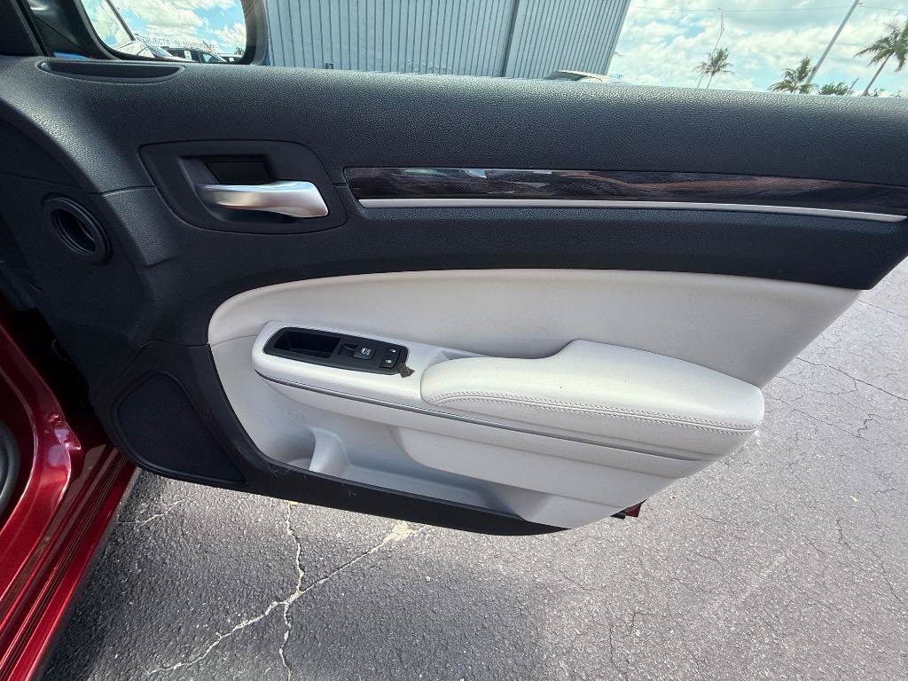 Used 2017 Chrysler 300 Limited RWD image 20