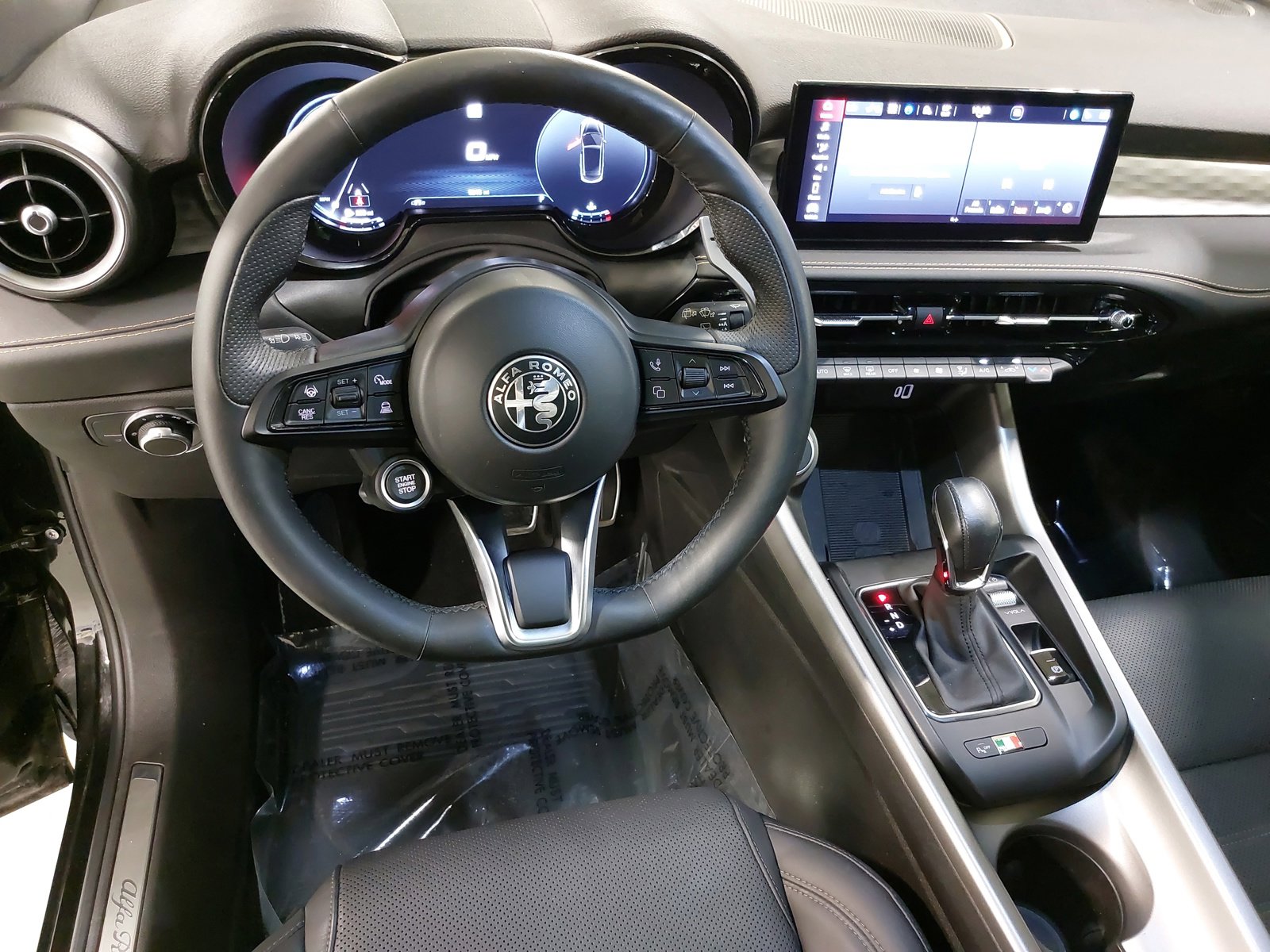 Used 2025 Alfa Romeo Tonale w/ Premium Package image 17