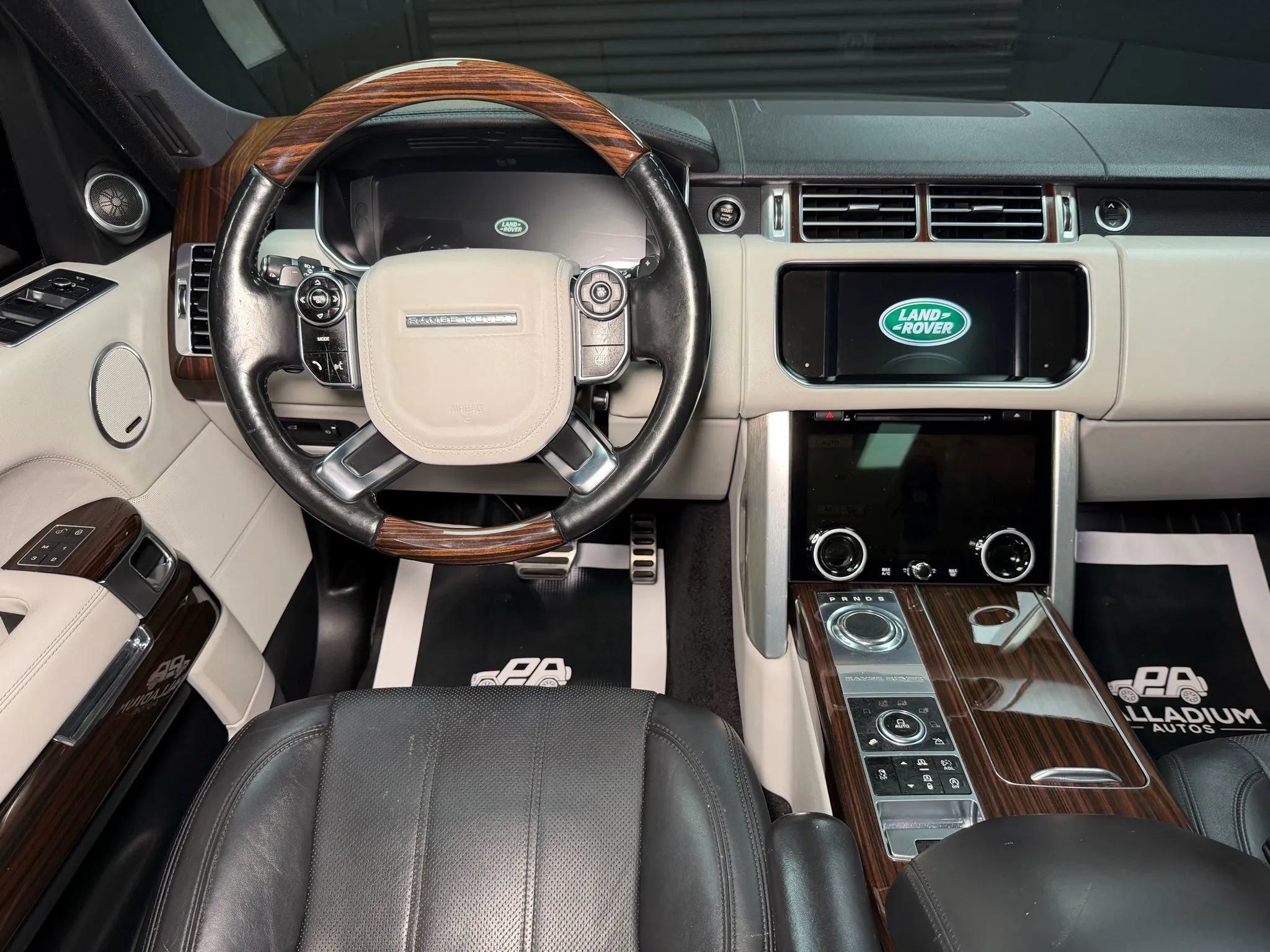 Used 2014 Land Rover Range Rover Supercharged image 32