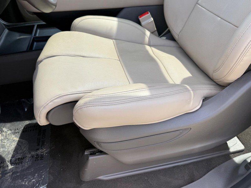Certified 2024 Lincoln Navigator Reserve AWD/4WD image 30