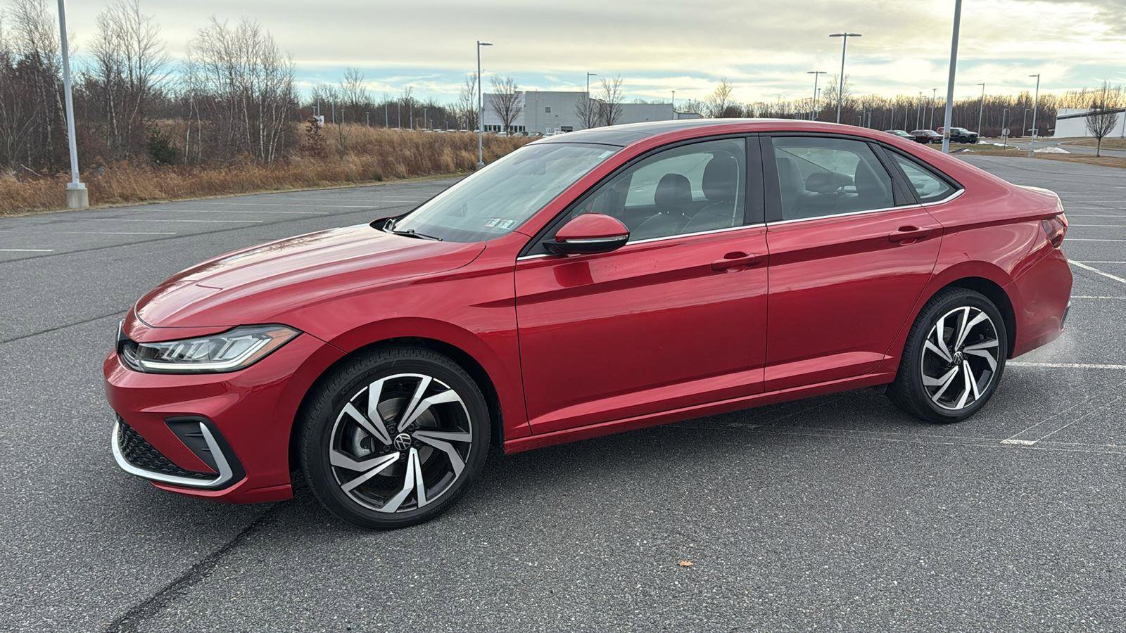 Used 2025 Volkswagen Jetta SEL image 14