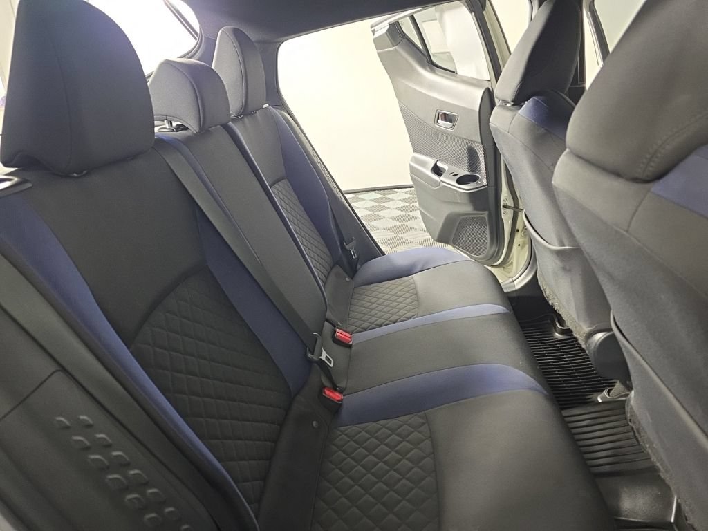 Used 2020 Toyota C-HR XLE FWD image 30