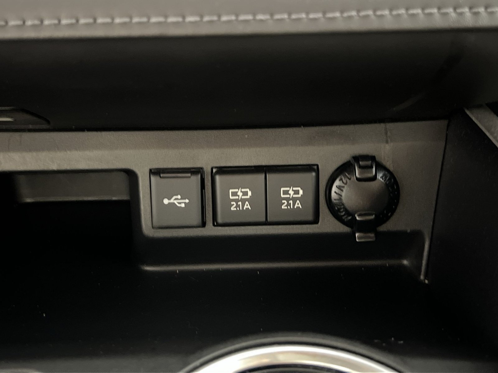 Used 2021 Toyota Highlander XLE AWD/4WD image 33
