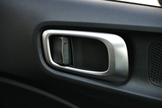 Used 2024 Hyundai Venue SEL image 16