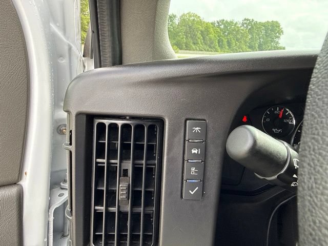Used 2025 Chevrolet Express 3500 LT w/ LT Preferred Equipment Group RWD image 17