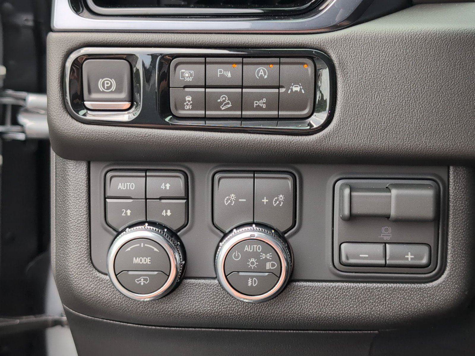 New 2026 GMC Yukon XL AT4 w/ AT4 Premium Plus Package AWD/4WD image 32