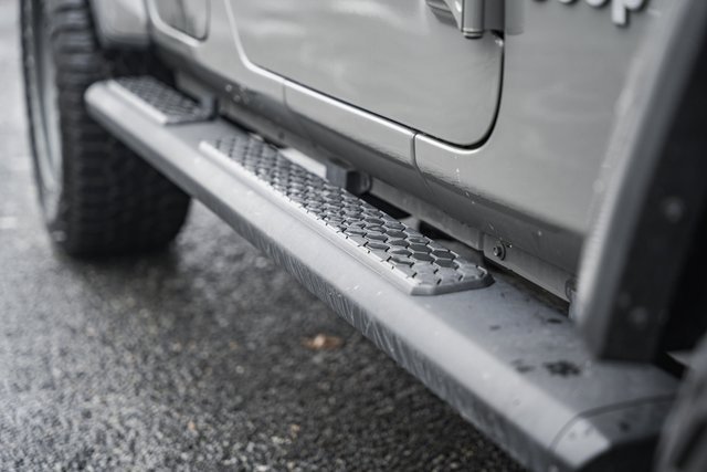 Used 2018 Jeep Wrangler Unlimited Sahara w/ Dual Top Group image 17