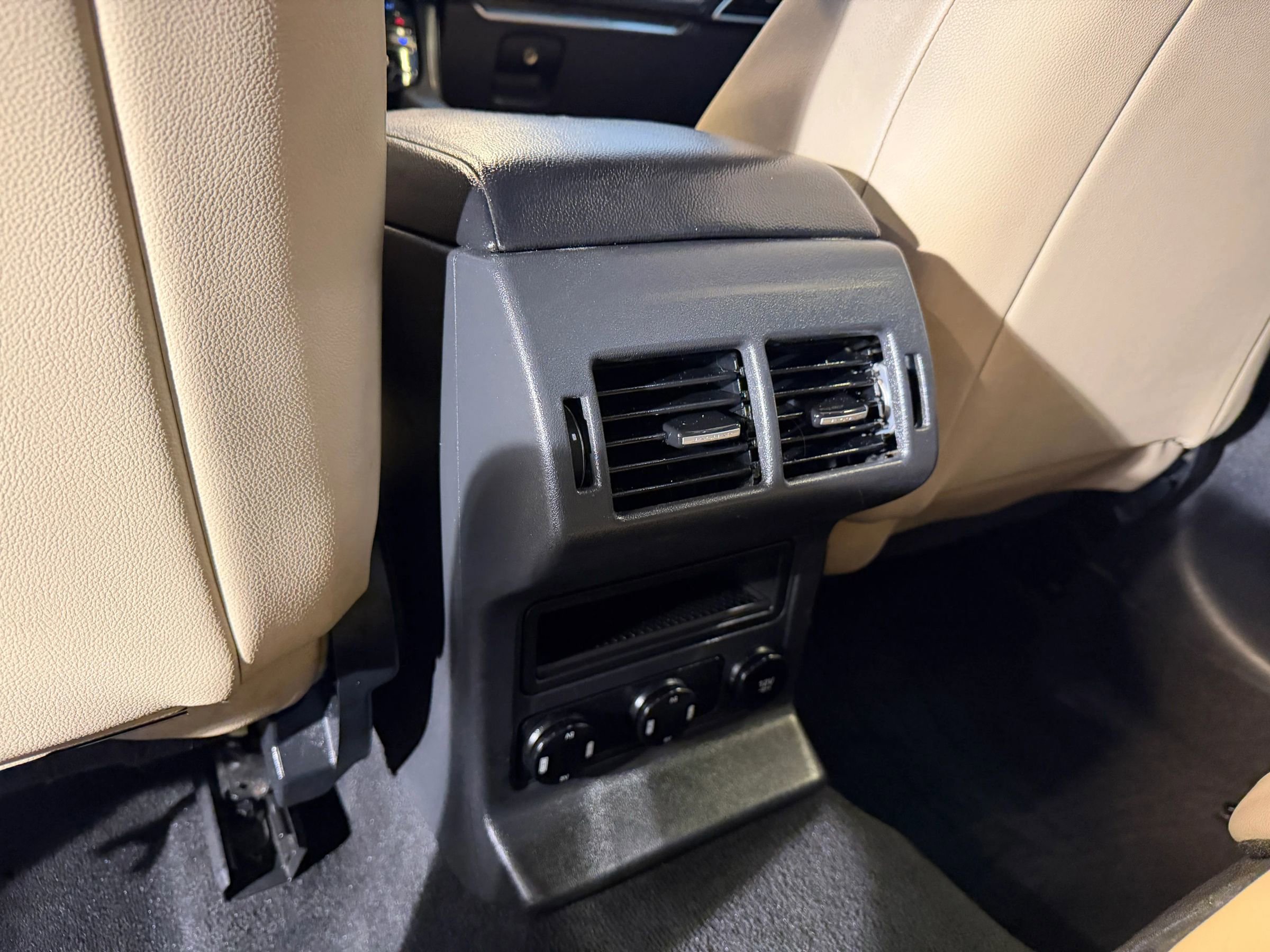 Used 2018 Jaguar F-PACE Premium image 22