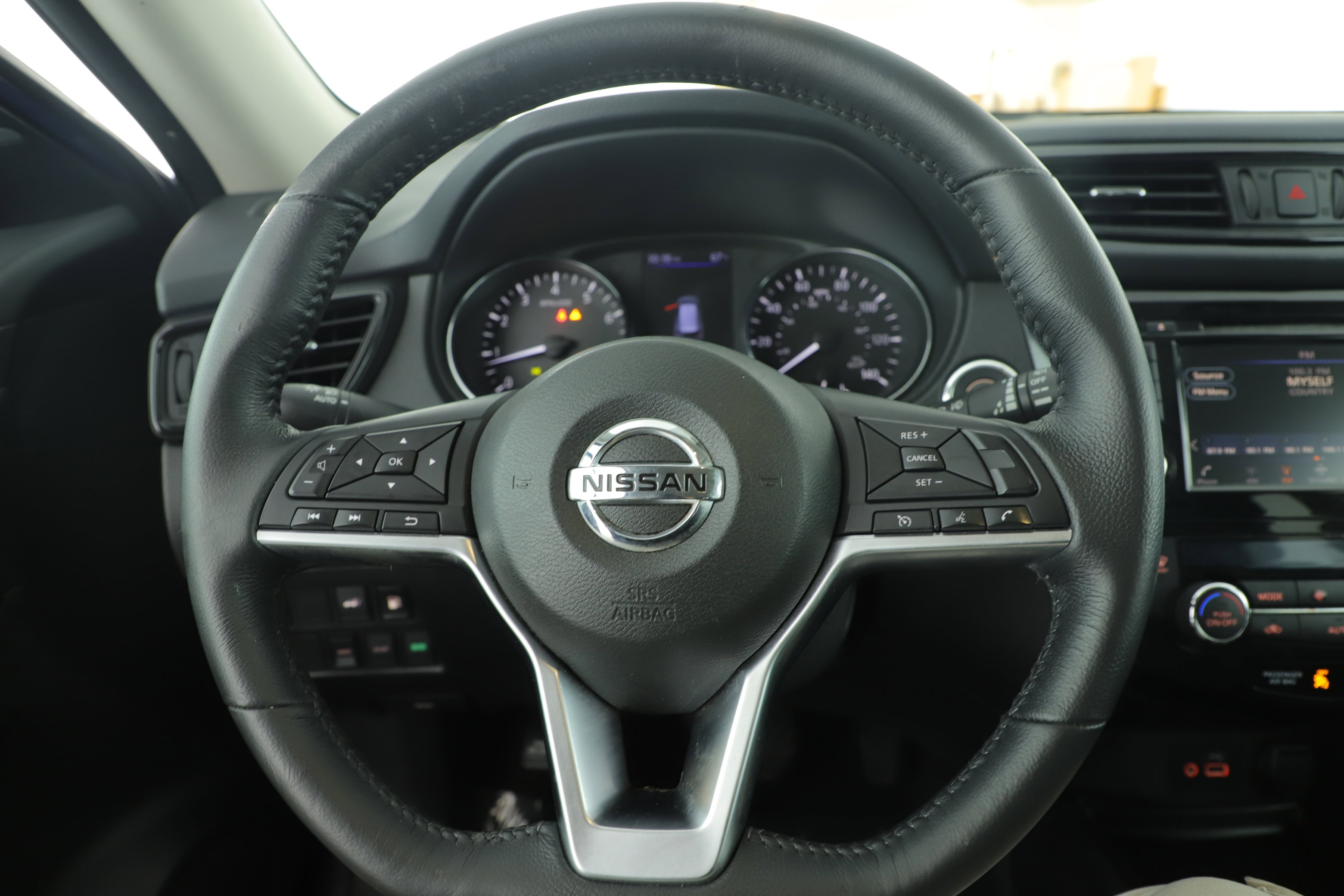 Used 2018 Nissan Rogue SV image 13