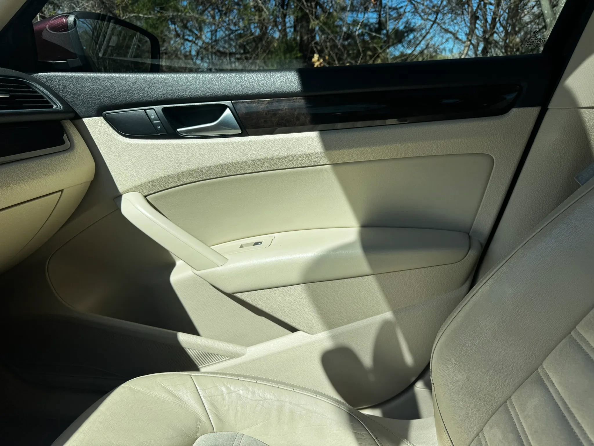 Used 2014 Volkswagen Passat TDI SEL Premium image 9