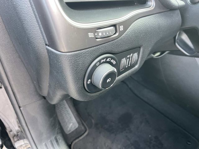 Used 2020 Jeep Cherokee Latitude Plus image 28