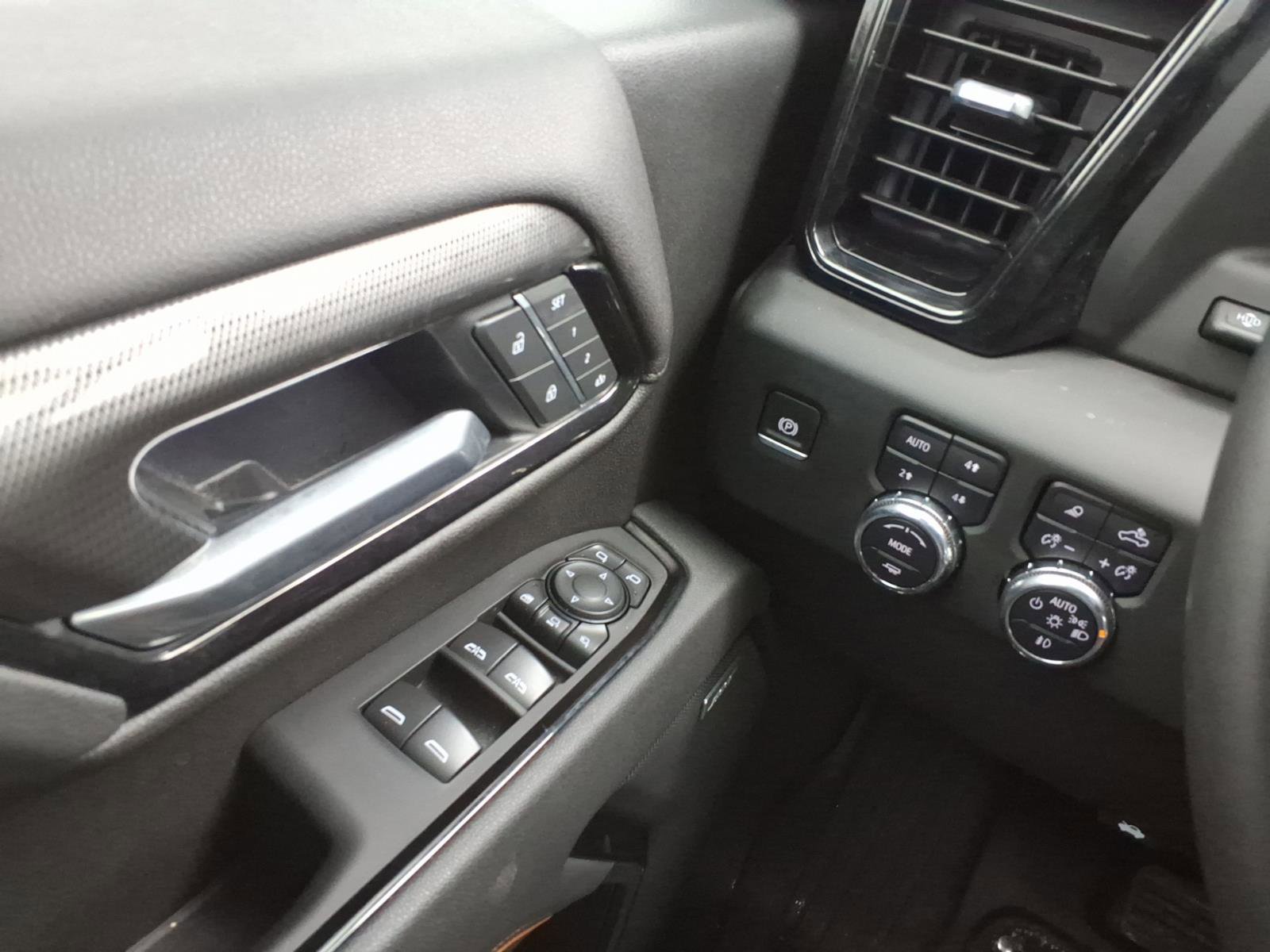 Used 2025 GMC Sierra 2500 AT4 w/ AT4 Premium Plus Package image 19