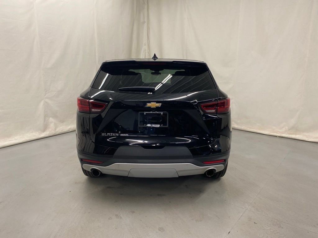 Used 2025 Chevrolet Blazer LT AWD/4WD image 7