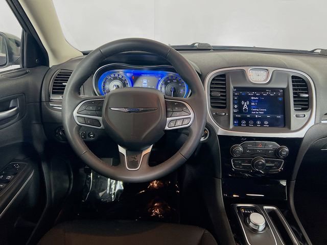 Used 2023 Chrysler 300 Touring w/ Safetytec Plus Group image 20