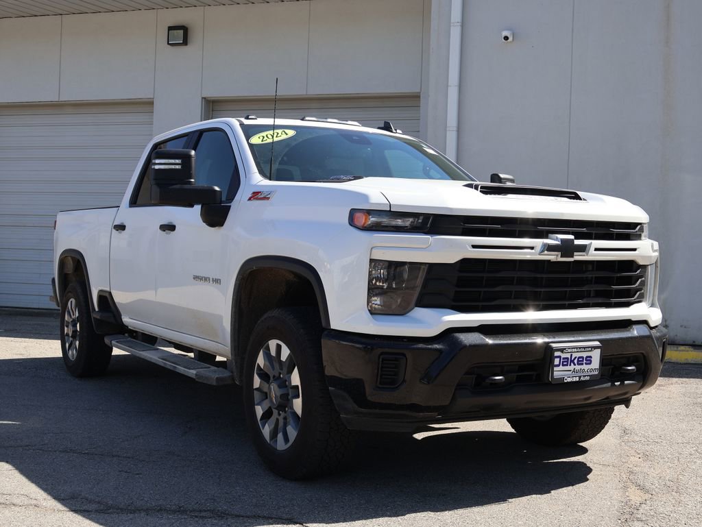 Used 2024 Chevrolet Silverado 2500 Custom w/ Custom Value Package AWD/4WD image 1