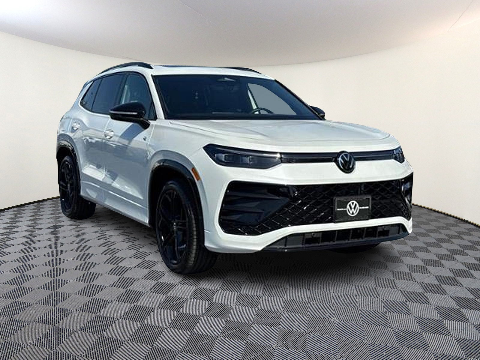 New 2026 Volkswagen Tiguan SE R-Line FWD image 1