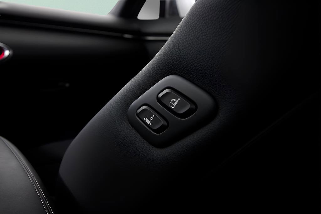 Used 2025 Genesis GV70 3.5T Sport AWD/4WD image 17