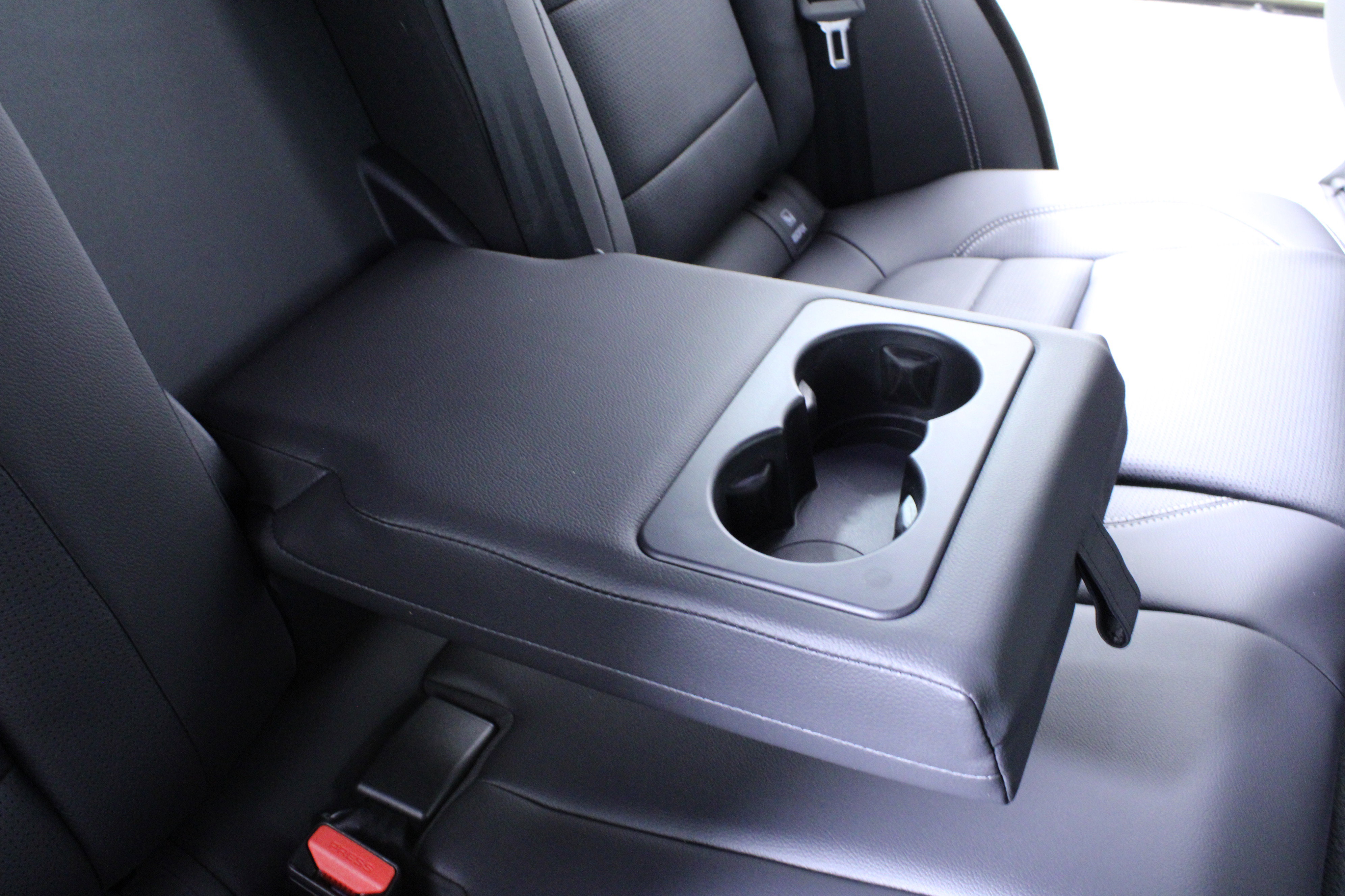 Used 2025 Jaguar F-PACE R-Dynamic S image 14