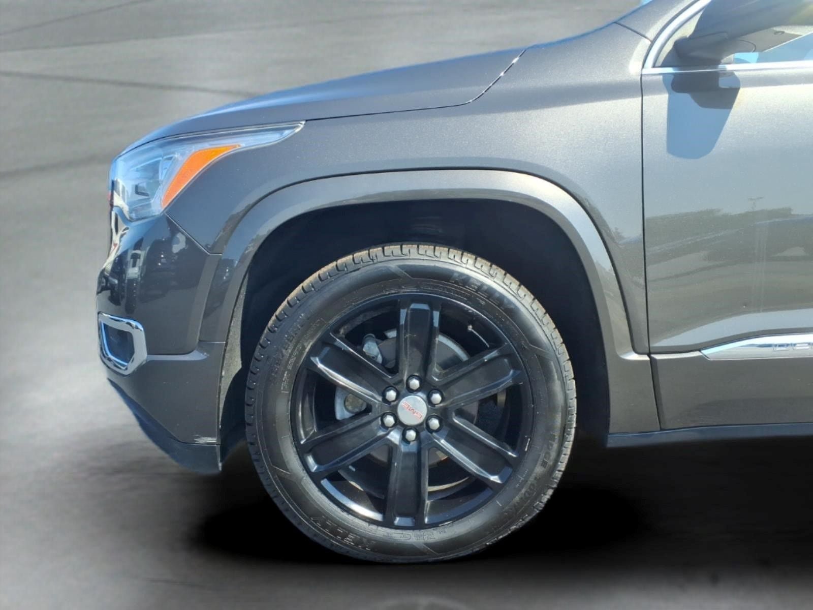 Used 2019 GMC Acadia Denali w/ Technology Package FWD image 4