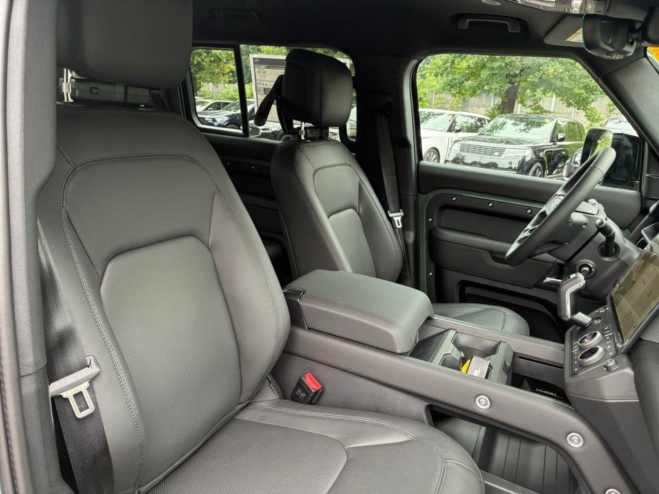 New 2026 Land Rover Defender 110 Trophy Edition AWD/4WD image 28