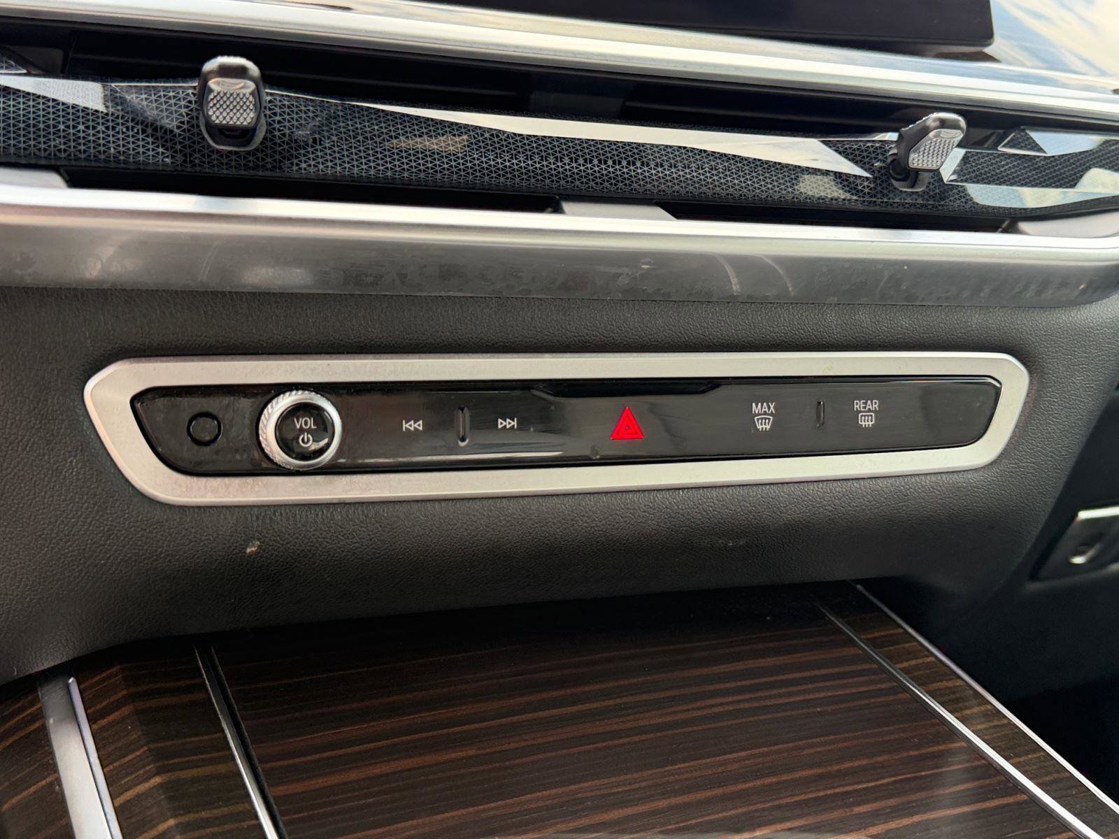 Used 2023 BMW X7 xDrive40i w/ Executive Package image 30