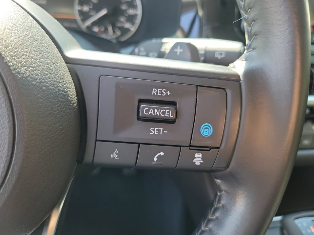 Used 2025 Nissan Pathfinder SV FWD image 27