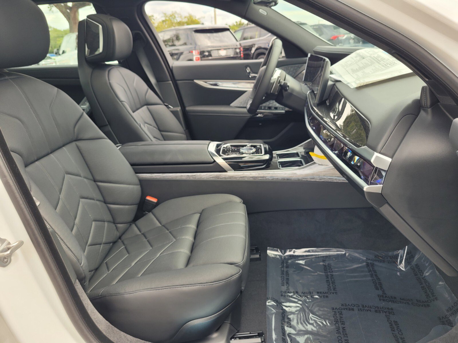 Used 2026 BMW 760i xDrive w/ Executive Package image 17